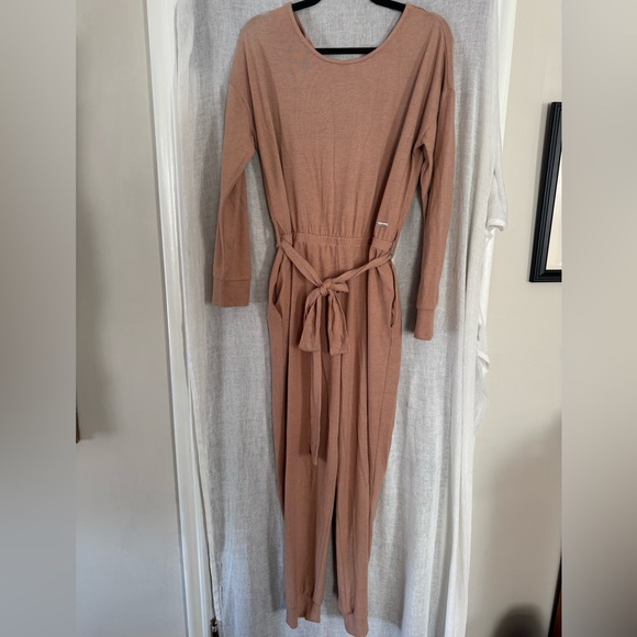 Victoria Secret Lascana Tan Jumpsuit w Pockets size 8/10. Like new. - Picture 1 of 5